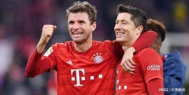 血性！韩国队球员挑衅拜合拉木，王博豪为队友出头撞倒挑事者（硬刚！韩国队员挑衅拜合拉木，王博豪挺身而出一撞放倒挑衅者）