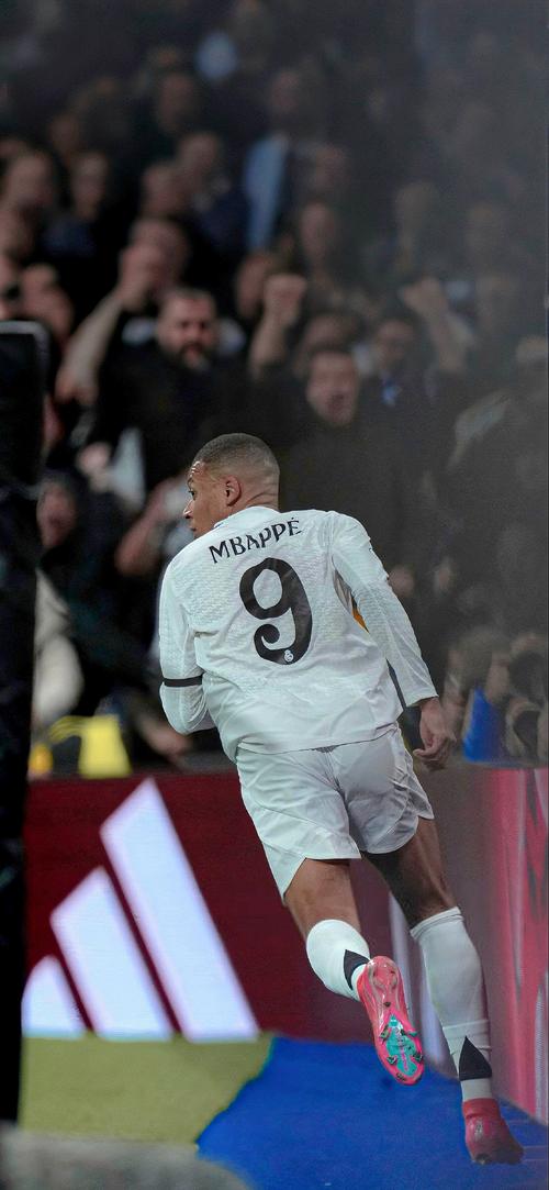 靶心聚力燃少年激情，上海市中小学生展现射击活力（对准靶心点燃青春激情，上海中小学生尽展射击风采）