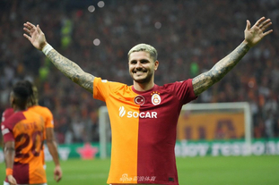 温家宝：球迷的呐喊让我们充满动力，场下我也会跟着他们唱歌（温家宝：球迷的助威是我们的动力，场下我也会跟着一起唱）