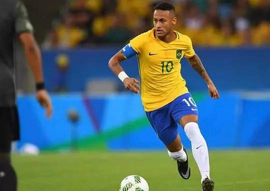 西班牙青训球队开除4名U16球员，他们曾为泄愤持刀威胁对手（因泄愤持刀恐吓对手，西班牙青训队解雇4名U16球员）