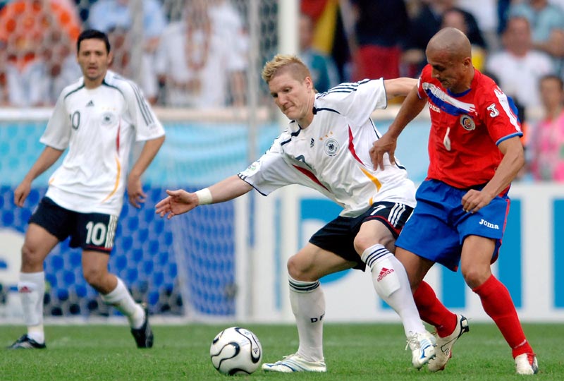 拓媒：杨瀚森面对艰难的对位但从未退缩，这对他算是一种胜利（拓媒：直面强硬对位，杨瀚森从不退让，这已是他的胜利）