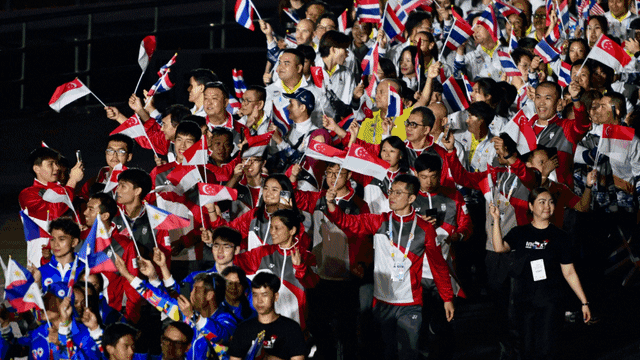 伊涅斯塔：亚马尔才18岁必须继续提高；我正在考取教练执照（伊涅斯塔：18岁的亚马尔仍需不断进步；我正攻读教练资格证）