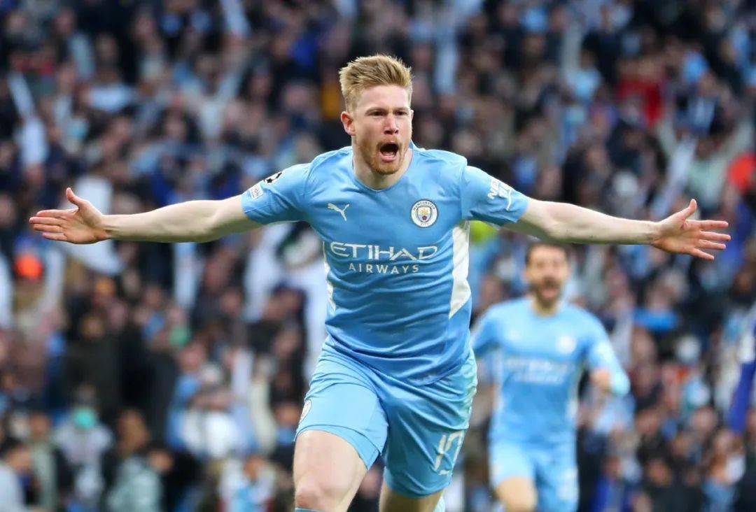 门将扑出关键点球，球迷热议（门将神扑化解点球，球迷掀起热议）