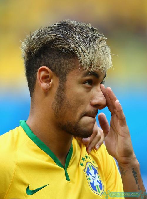 范迪克直言萨拉赫替补：利物浦没有“免检卡”，巨星也需证明自己（范迪克谈萨拉赫坐板凳：利物浦无特权，球星也得拿表现说话）