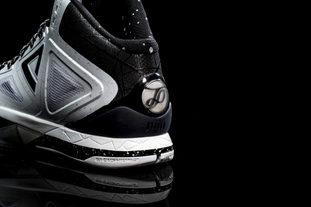 足球意大利名帅重返教练席，引全球媒体关注（意大利足坛名帅重返执教舞台，全球媒体聚焦）