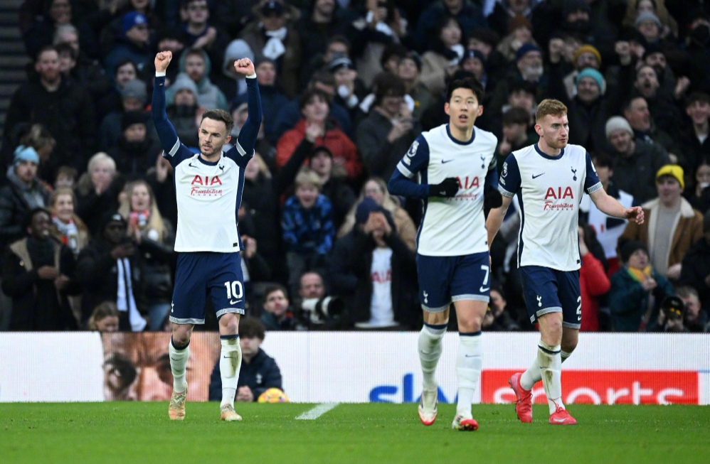 火箭以117：98大胜太阳，杜兰特28分，阿门31分，史密斯16分，全队十胜五负，西部第三。（火箭117-98击败太阳：阿门31分、杜兰特28分、史密斯16分，战绩10胜5负，西部第三）