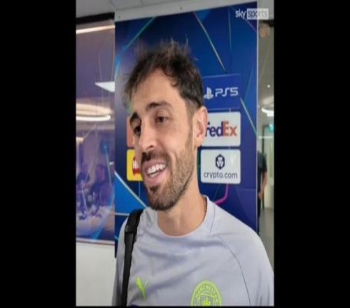 罗马因进攻乏力计划引中锋以提升欧冠竞争力。（进攻乏力，罗马拟引进中锋增强欧冠竞争力）