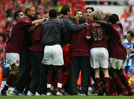 17岁273天，卡尔是拜仁队史德甲单场传射建功最年轻的球员（17岁273天，卡尔刷新拜仁德甲队史单场传射最年轻纪录）