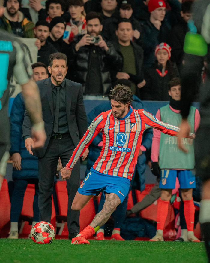 英超联赛周最佳球员：费尔南德斯获得满分10分（费尔南德斯获评英超周最佳，评分满分10分）