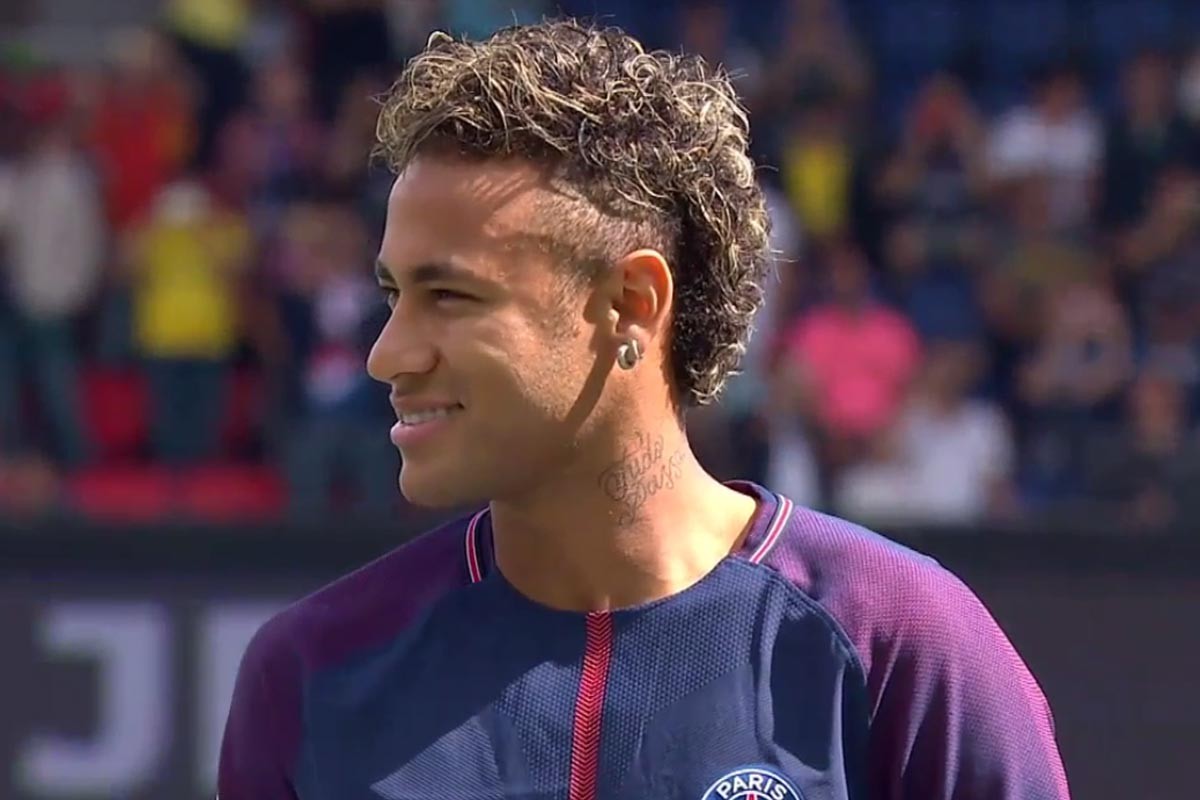 国际米兰连胜，齐沃调整团队，迪乌夫证明实力，马丁内斯复出，球队士气回升。（连胜护航，齐沃变阵奏效，迪乌夫发威，马丁内斯回归，蓝黑军团士气飙升）