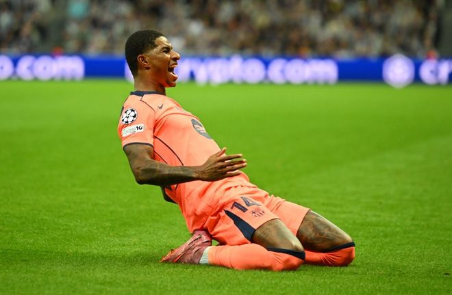 东体：特维斯在申花时训练都由自己决定，波耶特控制不了球队（东体：申花时期特维斯训练由其自定，波耶特难以掌控球队）