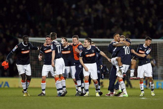 体坛联播｜曼联战平西汉姆5轮仅1胜，米兰意大利杯遭淘汰（体坛速递｜曼联近5轮仅1胜战平西汉姆，米兰意杯出局）